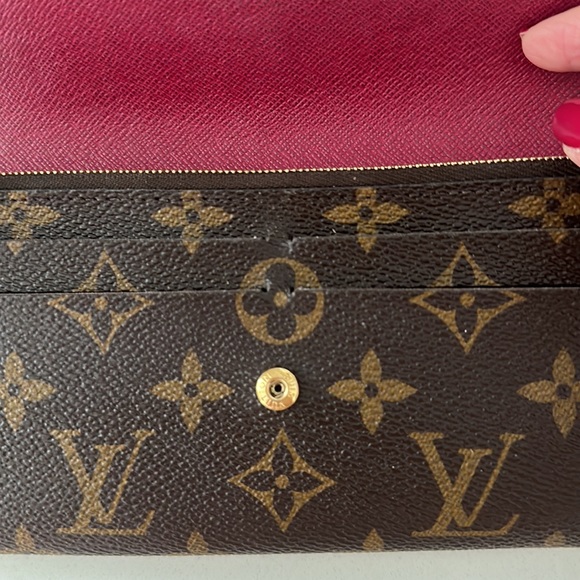 Louis Vuitton Wallet - Picture 9 of 9